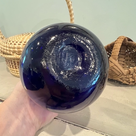 HAND BLOWN 8” COBALT BLUE VASE - Picture 4 of 6